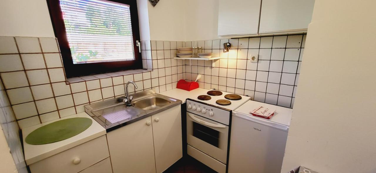 Apartments Italo By El-Pi Tours Njivice Esterno foto