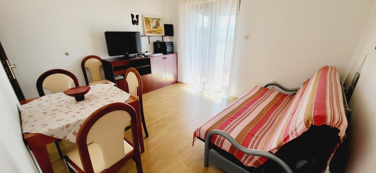 Apartments Italo By El-Pi Tours Njivice Esterno foto